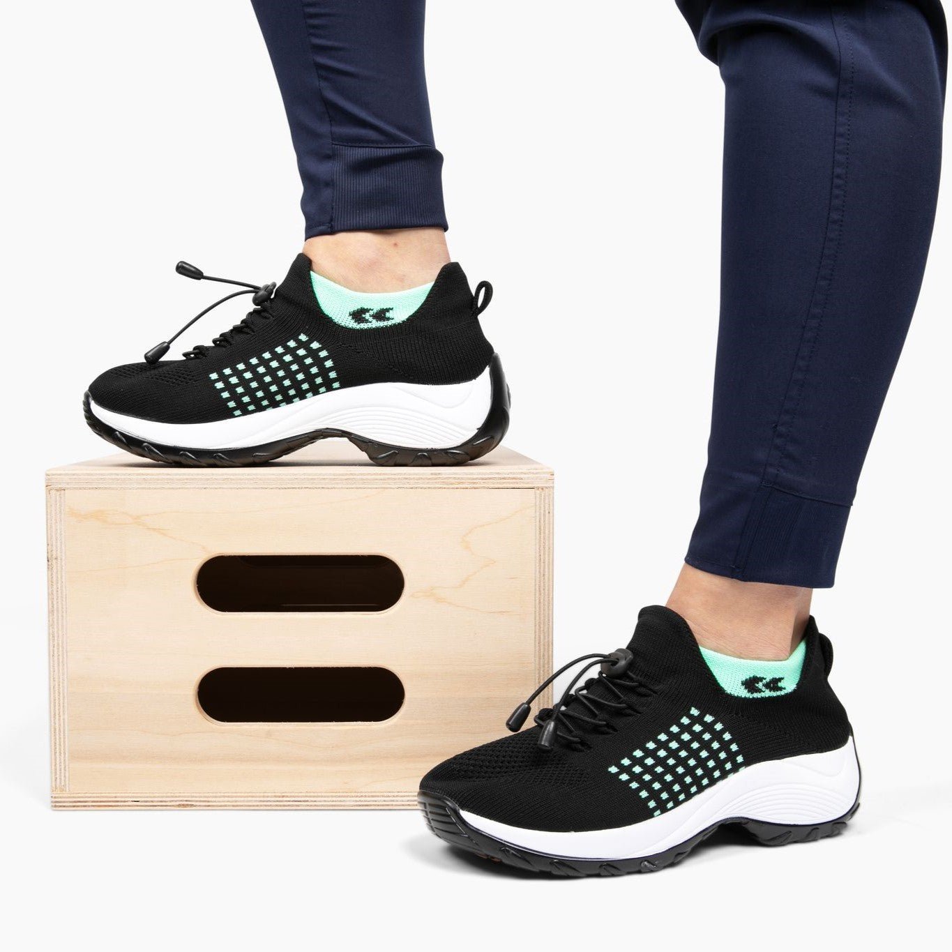 Emily - Orthopedic shoe with stretchable cushion
